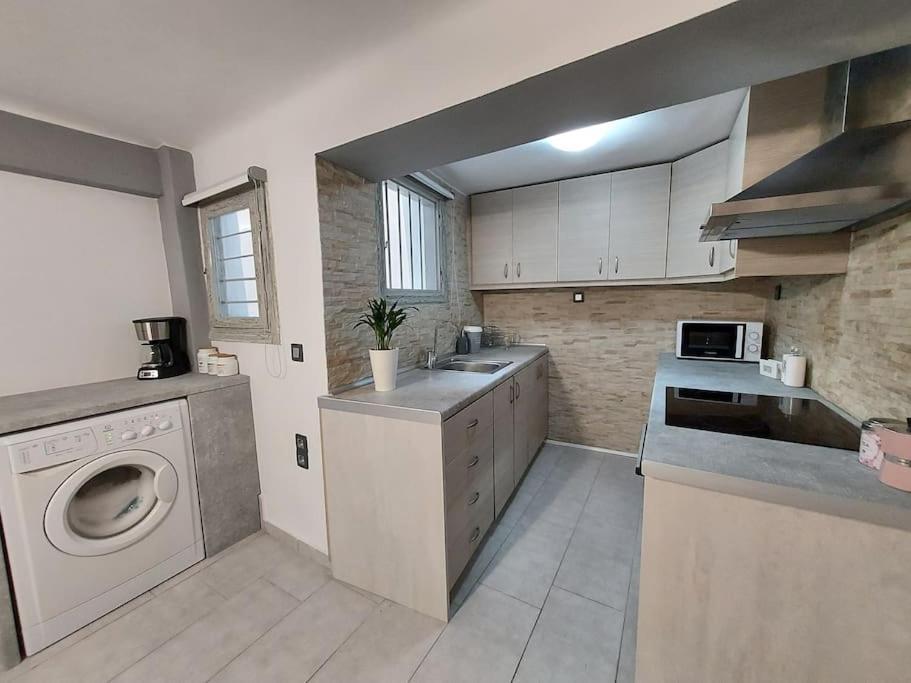 Anastasia'S Apartment With Yard 雅典 外观 照片